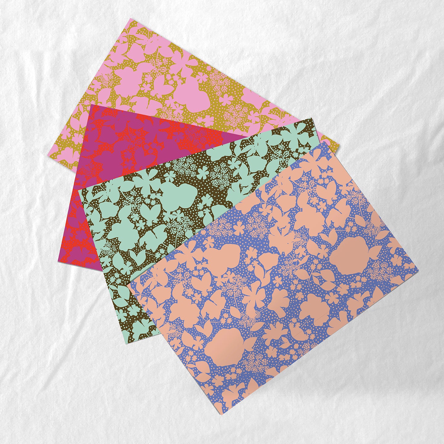 Floral-patterned paper placemat set of 4