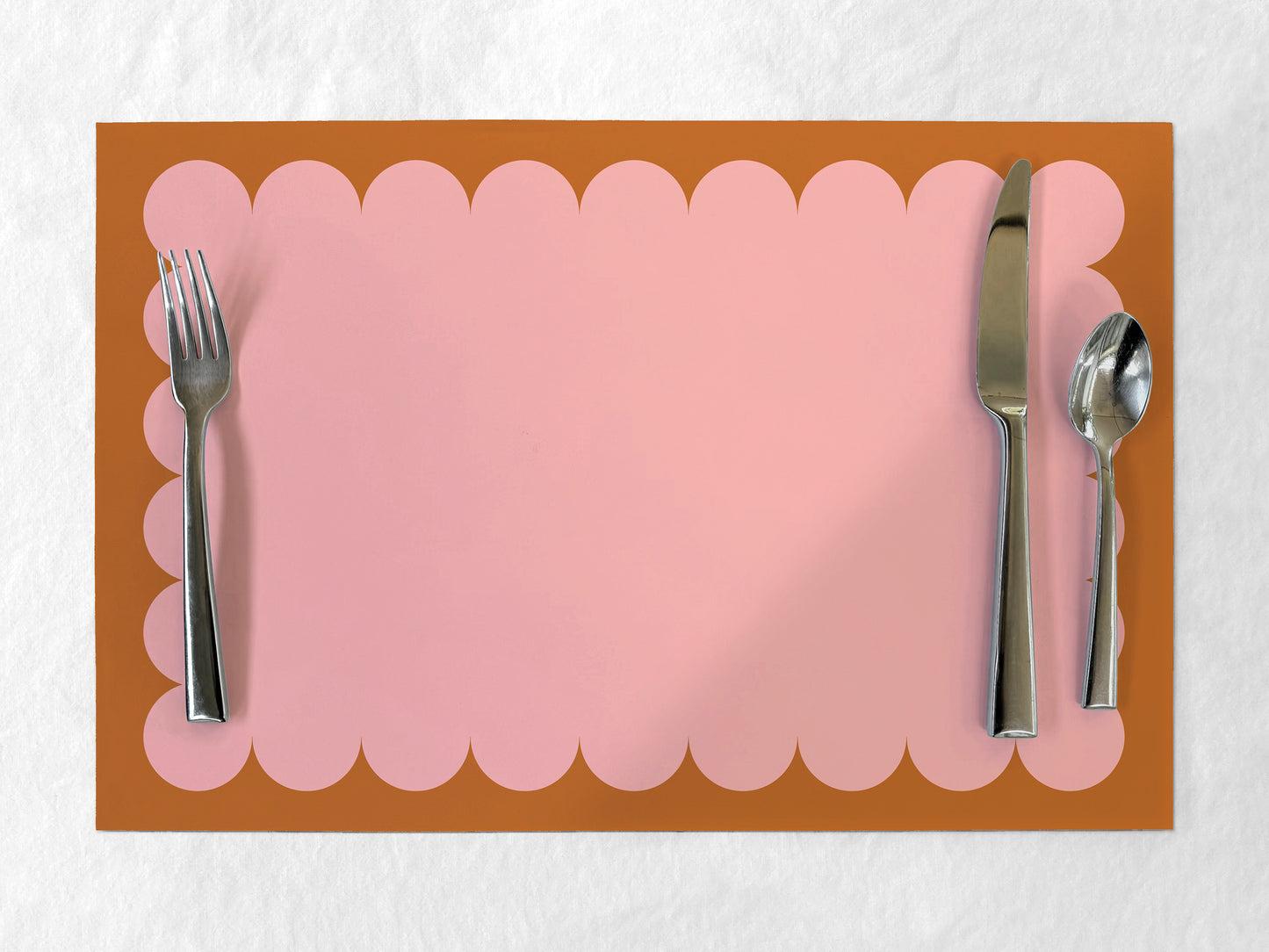 Paper Placemat with scalloped edge, pink and gold