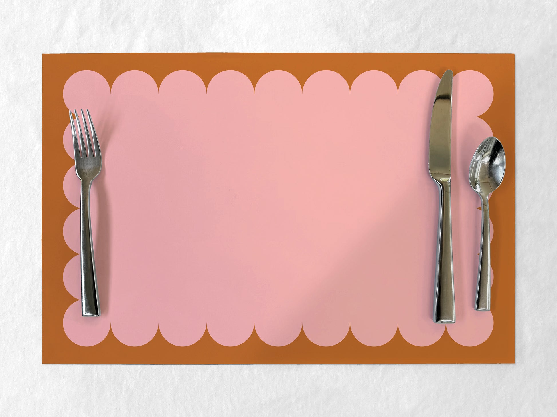 Paper Placemat with scalloped edge, pink and gold